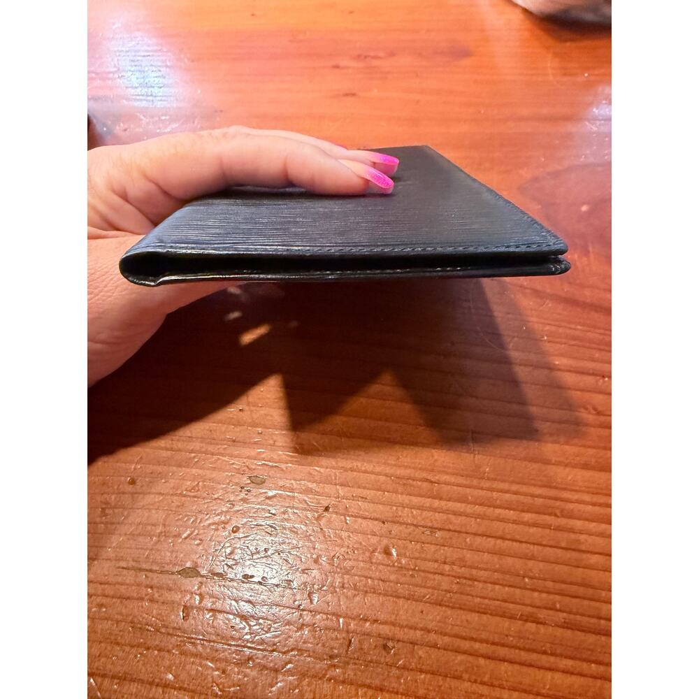Louis Vuitton Black EPI Brazza Wallet - Picture 5 of 8